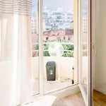 Cozy Et Moderne Dans A