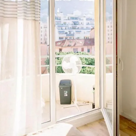 Cozy Et Moderne Dans A